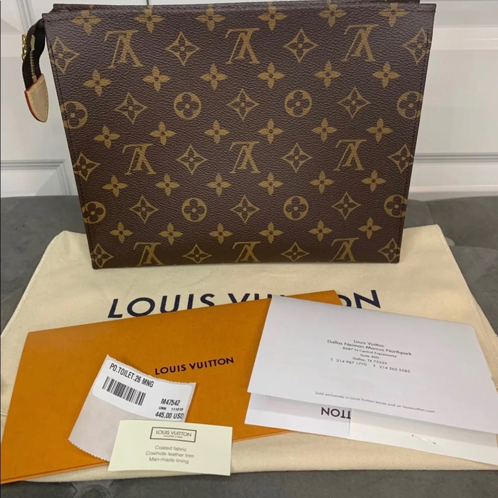 Louis Vuitton toiletry 26